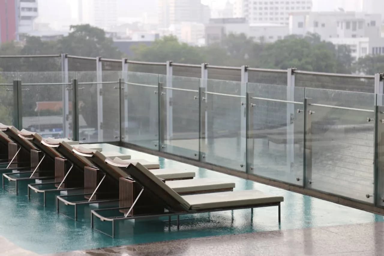 Code-compliant Quebec pool fence — frameless glass and aluminum picket — Fenced.ca